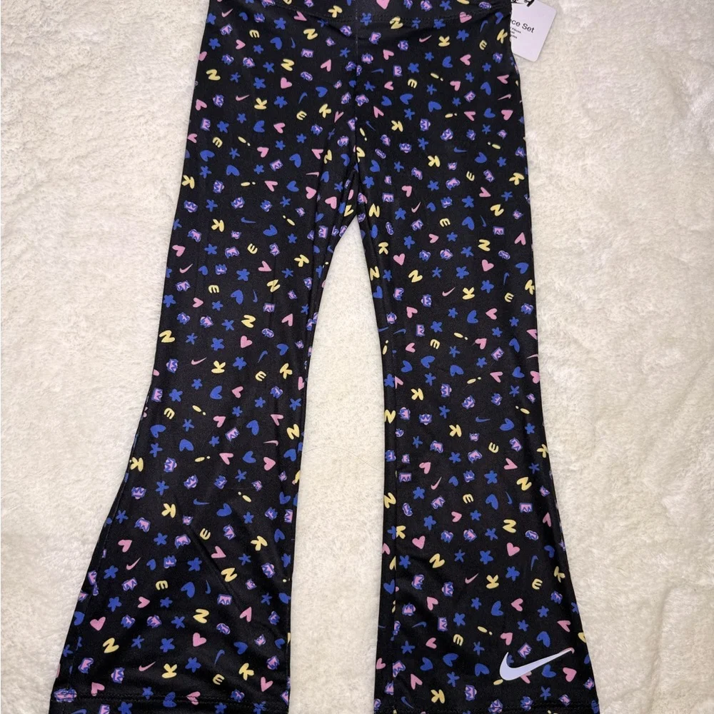 NWT- Nike Girls' Toddler Essentials All-Over Print Femme Sweatshirt/Leggings 4 - Picture 8 of 10